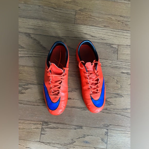 Nike bright red and blue Mercurial football boots in good condition US size 11.5 - Picture 7 of 7
